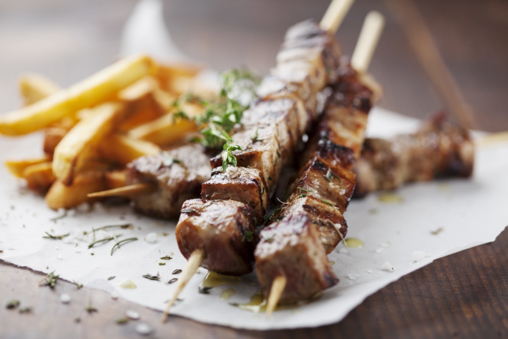 Spießchen mit Erdnusssauce aus der Heißluftfritteuse - Rezept